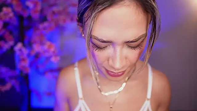 Snapshot of R4-V3N chatting on 01-04-25, 08:06 R4-V3N online show from 01-04-25, 08:06