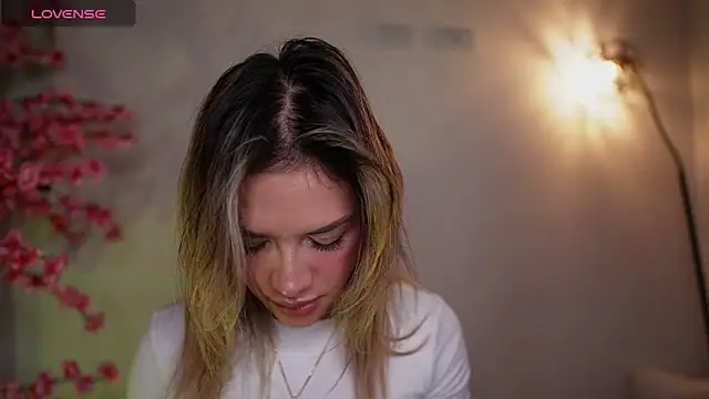 Snapshot of R4-V3N chatting on 01-14-25, 08:41 R4-V3N online show from 01-14-25, 08:41