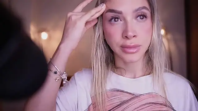 Snapshot of R4-V3N chatting on 03-03-25, 12:15 R4-V3N online show from 03-03-25, 12:15