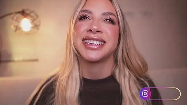 Snapshot of R4-V3N chatting on 10-26-25, 10:36 R4-V3N online show from 10-26-25, 10:36