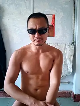 Snapshot of muscleboy63 chatting on 05-12-26, 11:35 muscleboy63 online show from 05-12-26, 11:35