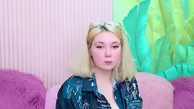 Cassey Well online show from 05-10-26, 04:12