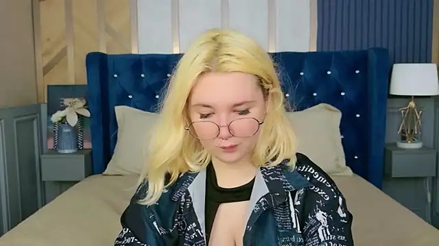 Cassey Well online show from 05-22-26, 03:46