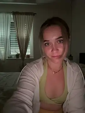 Snapshot of LillyStarr chatting on 06-22-26, 02:25 LillyStarr online show from 06-22-26, 02:25