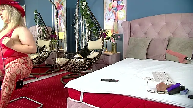 ZoeSkyee online show from 07-11-26, 09:16