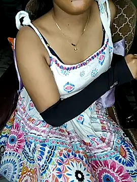 Snapshot of Tamil__Thara003 chatting on 05-28-26, 07:00 Tamil Thara003 online show from 05-28-26, 07:00
