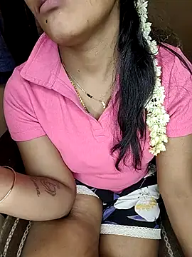 Snapshot of Tamil__Thara003 chatting on 06-28-26, 05:41 Tamil Thara003 online show from 06-28-26, 05:41