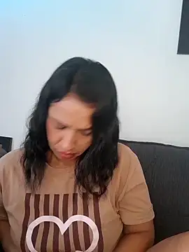 Snapshot of mell0102 chatting on 06-02-26, 02:41 mell0102 online show from 06-02-26, 02:41