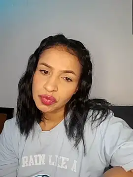 Snapshot of mell0102 chatting on 06-03-26, 01:03 mell0102 online show from 06-03-26, 01:03