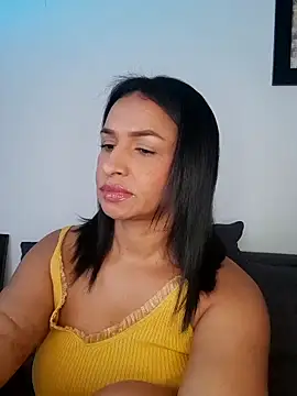 Snapshot of mell0102 chatting on 06-05-26, 01:06 mell0102 online show from 06-05-26, 01:06