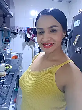 Snapshot of mell0102 chatting on 07-15-26, 04:12 mell0102 online show from 07-15-26, 04:12