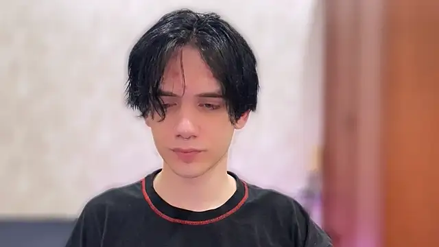 Snapshot of Zombde chatting on 05-18-26, 12:29 Zombde online show from 05-18-26, 12:29