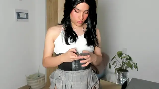 Snapshot of naomimoore828 chatting on 05-20-26, 08:48 naomimoore828 online show from 05-20-26, 08:48