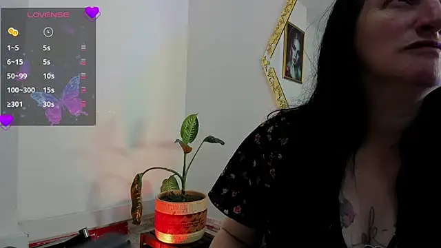 Snapshot of CloeMature chatting on 05-12-26, 02:19 CloeMature online show from 05-12-26, 02:19