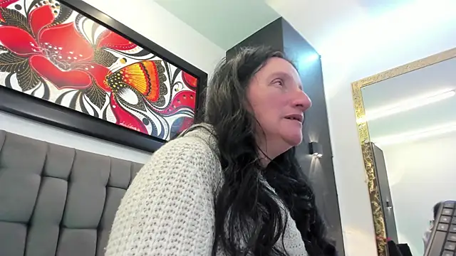 Snapshot of CloeMature chatting on 05-25-26, 04:07 CloeMature online show from 05-25-26, 04:07