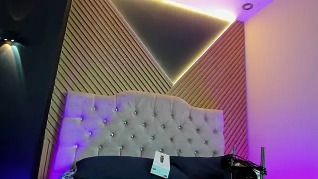Snapshot of CloeMature chatting on 06-18-26, 04:57 CloeMature online show from 06-18-26, 04:57