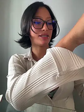 yazmin rouse  online show from 06-01-26, 05:03