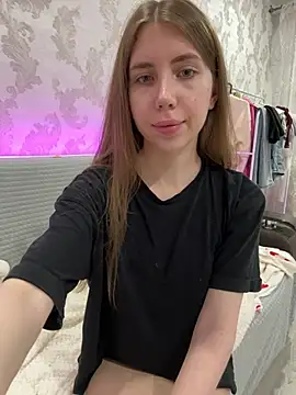 EvaAkiins online show from 06-02-26, 06:43