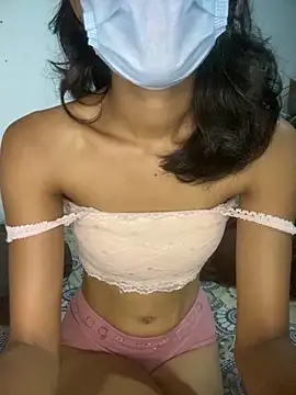 Snapshot of Honey_be_ chatting on 05-22-26, 05:18 Honey be online show from 05-22-26, 05:18