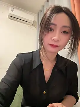 Snapshot of huihui_520 chatting on 06-18-26, 06:35 huihui 520 online show from 06-18-26, 06:35
