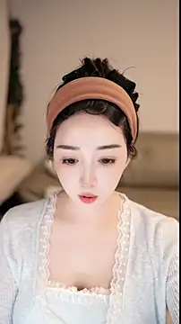 Snapshot of singer-wenwan chatting on 06-01-26, 12:40 singer-wenwan online show from 06-01-26, 12:40