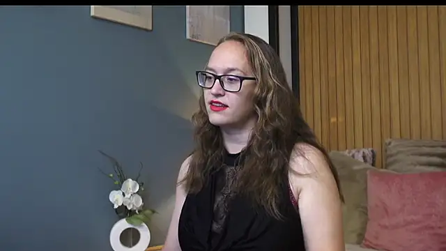 Snapshot of JasmineWhite chatting on 06-30-26, 04:46 JasmineWhite online show from 06-30-26, 04:46