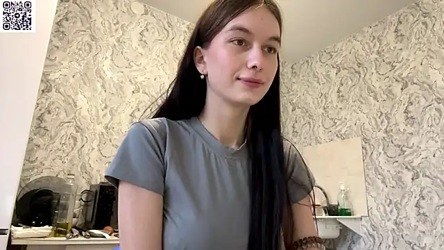 Snapshot of HinaDesire chatting on 05-08-26, 04:01 HinaDesire online show from 05-08-26, 04:01