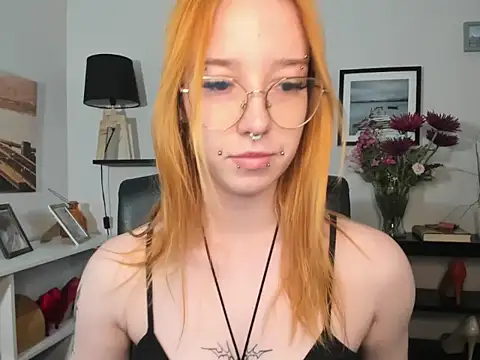 Snapshot of foxSonya chatting on 06-10-26, 05:39 foxSonya online show from 06-10-26, 05:39