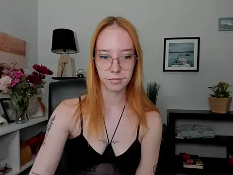 Snapshot of foxSonya chatting on 07-10-26, 05:45 foxSonya online show from 07-10-26, 05:45