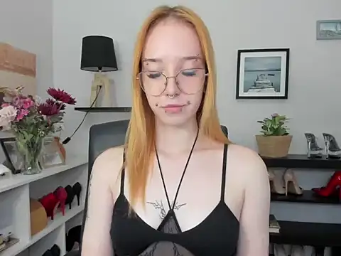 Snapshot of foxSonya chatting on 07-16-26, 05:35 foxSonya online show from 07-16-26, 05:35