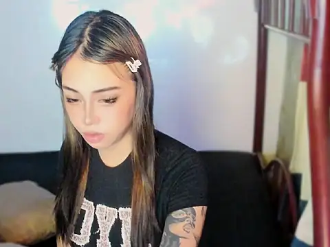 ArianaLore online show from 06-03-26, 05:51