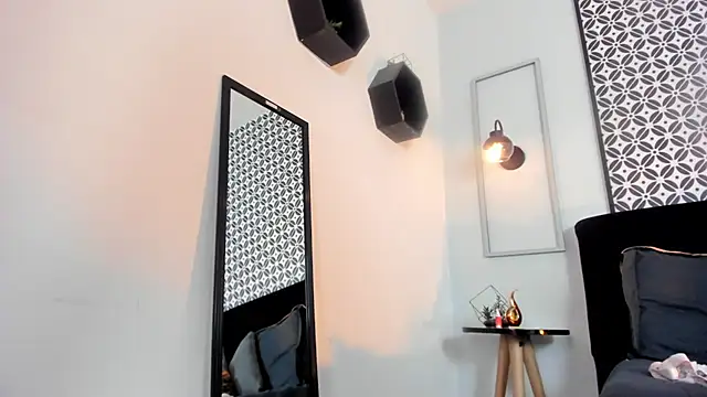 Snapshot of amelie_furtado chatting on 05-23-26, 12:42 amelie furtado online show from 05-23-26, 12:42