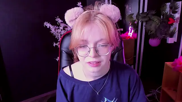 Snapshot of FoxxyyPolly chatting on 05-23-26, 06:07 FoxxyyPolly online show from 05-23-26, 06:07