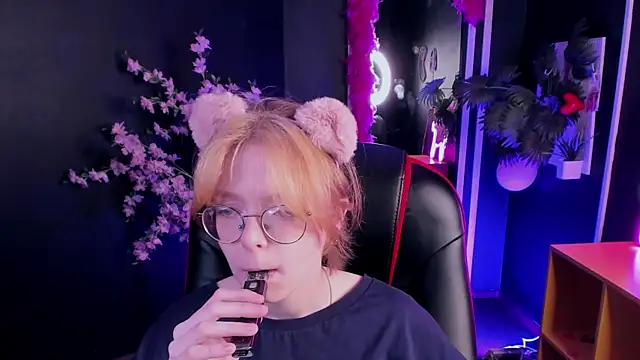 Snapshot of FoxxyyPolly chatting on 05-24-26, 05:34 FoxxyyPolly online show from 05-24-26, 05:34