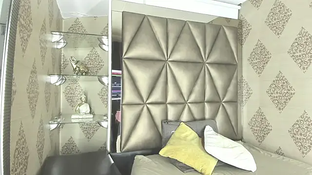 Snapshot of Violett_Carter chatting on 05-27-26, 01:57 Violett Carter online show from 05-27-26, 01:57