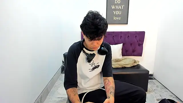Favpussyboy online show from 05-09-26, 11:04