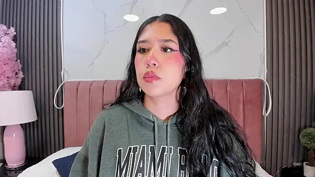 Snapshot of Hanna_Thorne chatting on 06-18-26, 07:40 Hanna Thorne online show from 06-18-26, 07:40