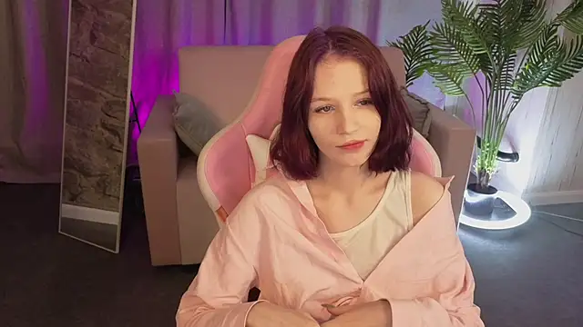 Snapshot of AliceJohansone chatting on 05-30-26, 01:25 AliceJohansone online show from 05-30-26, 01:25