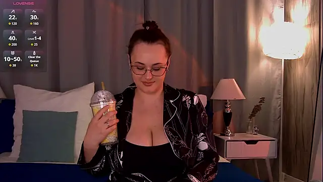 Queen Monica  online show from 07-24-26, 07:12