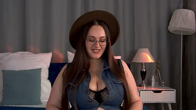 Queen Monica  online show from 07-31-26, 06:51