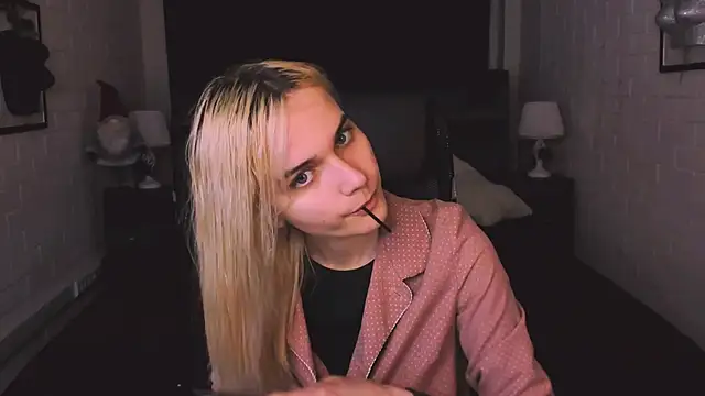 Snapshot of DanaWint chatting on 05-27-26, 01:30 DanaWint online show from 05-27-26, 01:30
