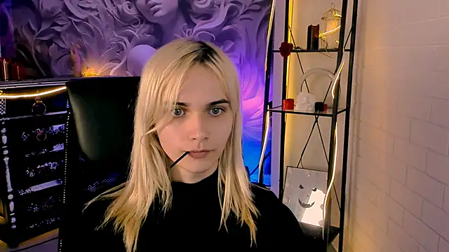 Snapshot of DanaWint chatting on 05-28-26, 01:08 DanaWint online show from 05-28-26, 01:08