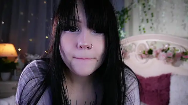 Snapshot of MelaineCore chatting on 05-21-26, 01:07 MelaineCore online show from 05-21-26, 01:07