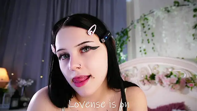 Snapshot of MelaineCore chatting on 05-28-26, 01:08 MelaineCore online show from 05-28-26, 01:08
