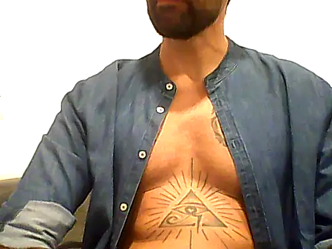 Snapshot of Alessandromagno8 chatting on 05-11-26, 03:40 Alessandromagno8 online show from 05-11-26, 03:40