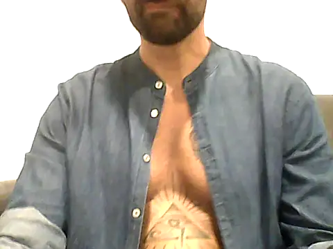 Snapshot of Alessandromagno8 chatting on 05-11-26, 04:04 Alessandromagno8 online show from 05-11-26, 04:04