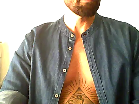Snapshot of Alessandromagno8 chatting on 05-25-26, 08:53 Alessandromagno8 online show from 05-25-26, 08:53