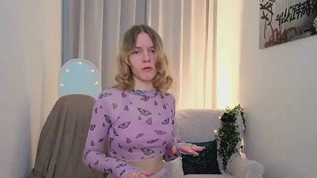 Snapshot of MilanaRayy chatting on 05-31-26, 05:15 MilanaRayy online show from 05-31-26, 05:15