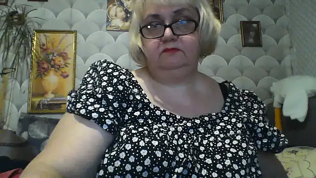 Snapshot of MarinaFarina53 chatting on 06-09-26, 04:51 MarinaFarina53 online show from 06-09-26, 04:51