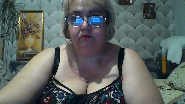 Snapshot of MarinaFarina53 chatting on 06-11-26, 06:39 MarinaFarina53 online show from 06-11-26, 06:39
